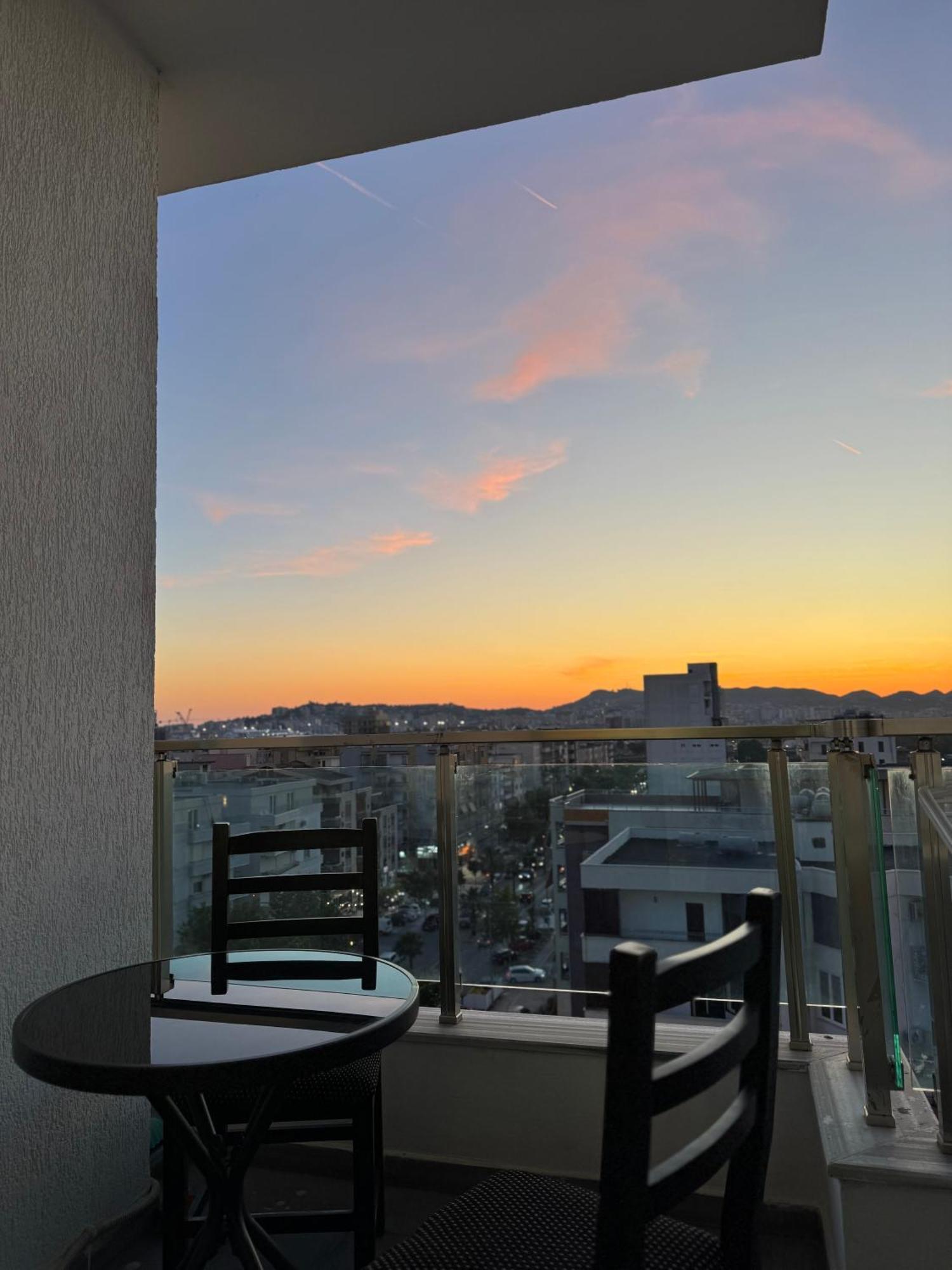 Spacious 2br Walk In Closet Stunning Sunset Views Durrës